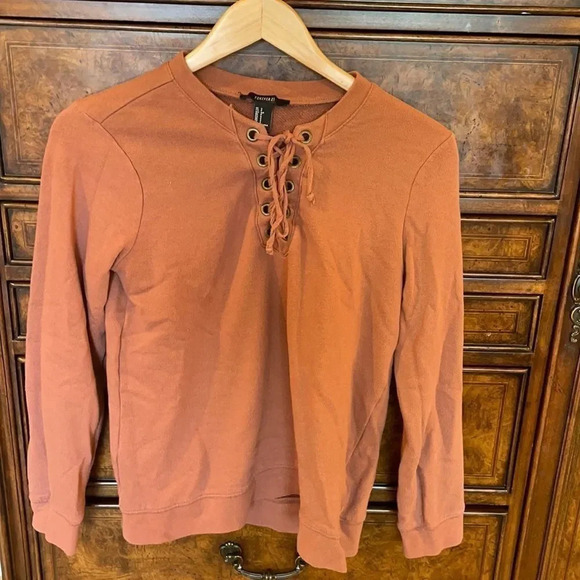 Forever 21 Tops - Forever 21 sweatshirt